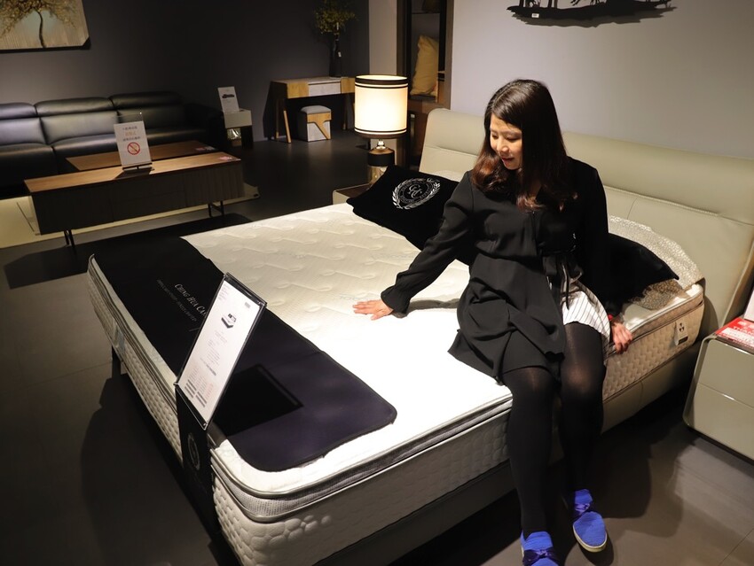 晶華傢俱台南店/台南家具推薦:從平價到奢華,一站購足/床墊床架餐桌,專屬傢配師規劃新家空間 - 進食的巨鼠