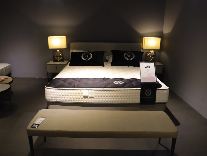 晶華傢俱台南店/台南家具推薦:從平價到奢華,一站購足/床墊床架餐桌,專屬傢配師規劃新家空間 - 進食的巨鼠