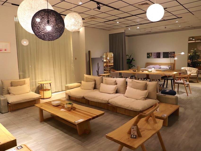 晶華傢俱台南店/台南家具推薦:從平價到奢華,一站購足/床墊床架餐桌,專屬傢配師規劃新家空間 - 進食的巨鼠