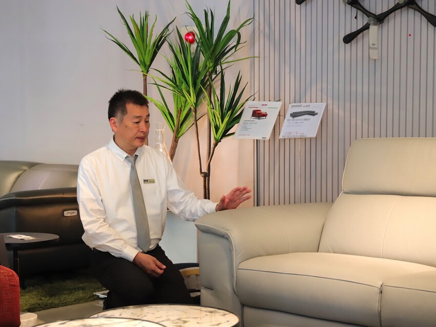 晶華傢俱台南店/台南家具推薦:從平價到奢華,一站購足/床墊床架餐桌,專屬傢配師規劃新家空間 - 進食的巨鼠