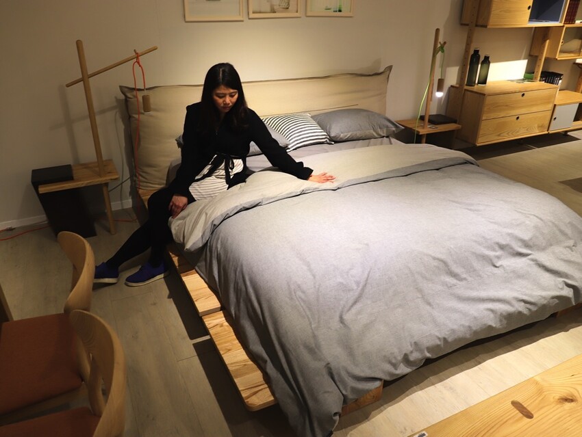 晶華傢俱台南店/台南家具推薦:從平價到奢華,一站購足/床墊床架餐桌,專屬傢配師規劃新家空間 - 進食的巨鼠