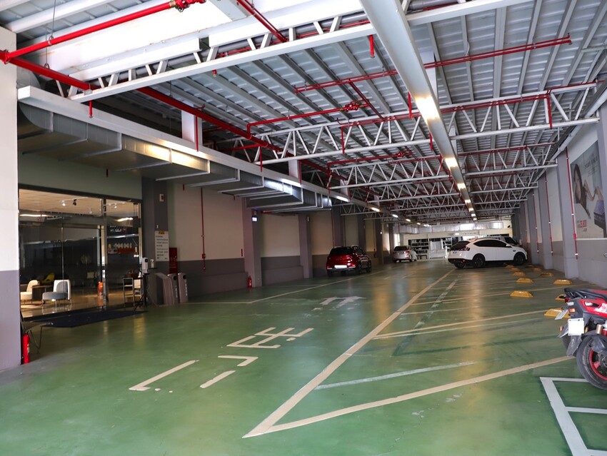 晶華傢俱台南店/台南家具推薦:從平價到奢華,一站購足/床墊床架餐桌,專屬傢配師規劃新家空間 - 進食的巨鼠