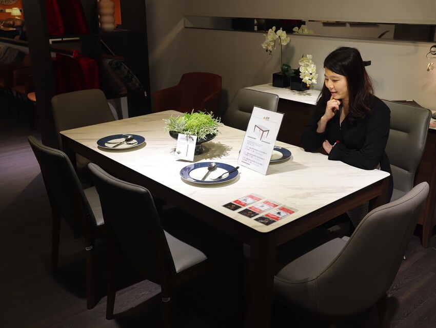 晶華傢俱台南店/台南家具推薦:從平價到奢華,一站購足/床墊床架餐桌,專屬傢配師規劃新家空間 - 進食的巨鼠