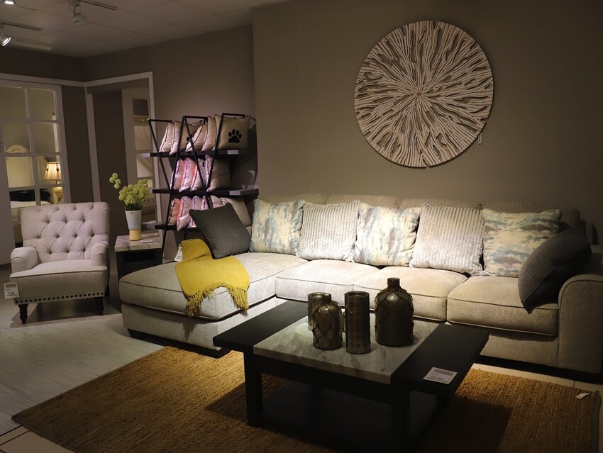 晶華傢俱台南店/台南家具推薦:從平價到奢華,一站購足/床墊床架餐桌,專屬傢配師規劃新家空間 - 進食的巨鼠