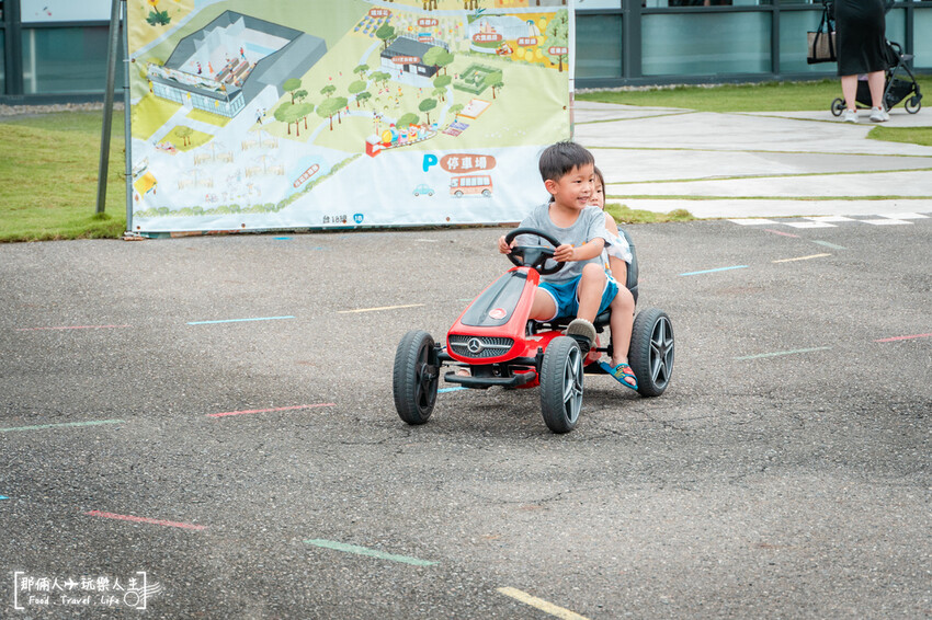 果然茶香觀光園區|親子同遊的休息站,附設免費停車場~