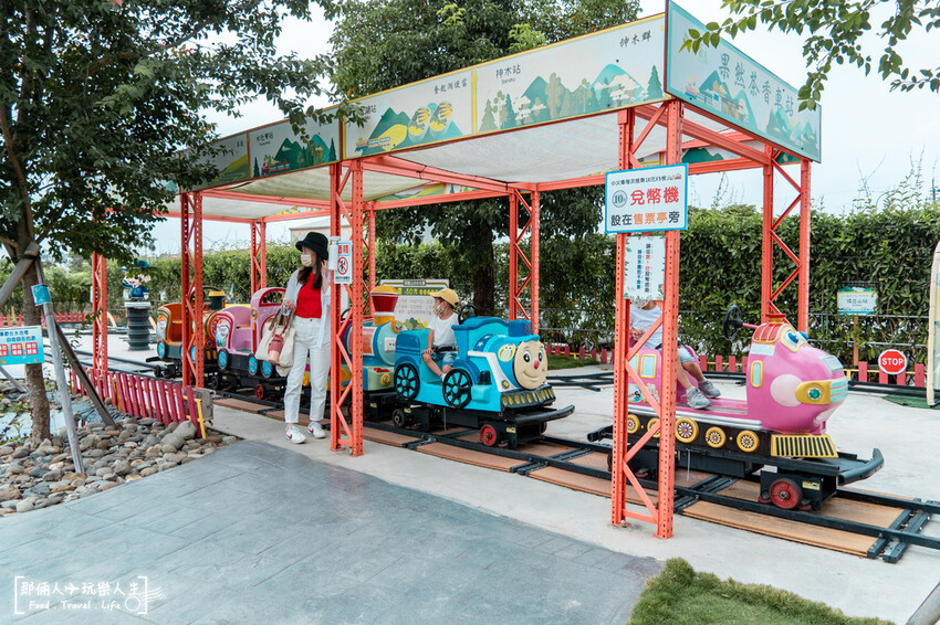 果然茶香觀光園區|親子同遊的休息站,附設免費停車場~