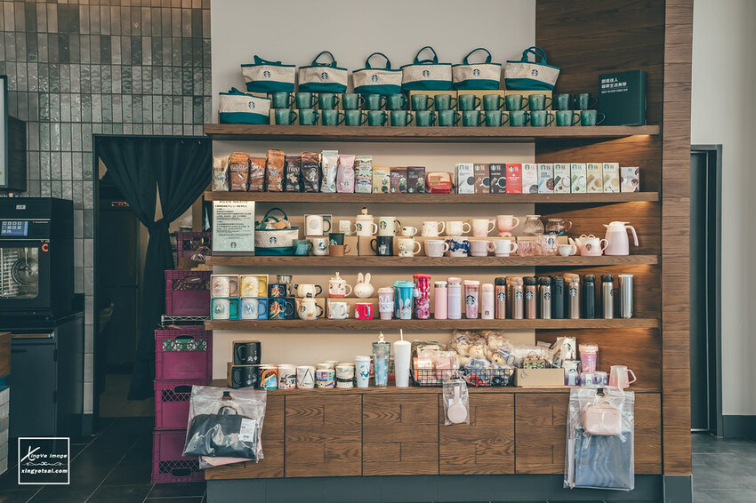 南投|Starbucks【華陽門市】宛如山水畫走出來的特色星巴克 | 快門下的幸福