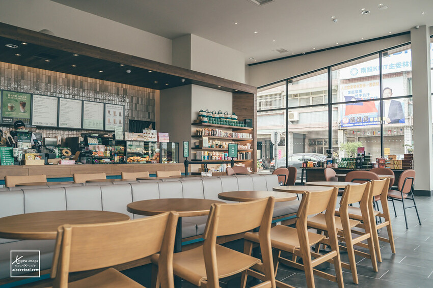 南投|Starbucks【華陽門市】宛如山水畫走出來的特色星巴克 | 快門下的幸福