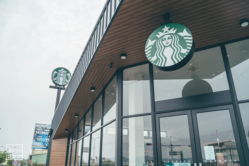 南投|Starbucks【華陽門市】宛如山水畫走出來的特色星巴克 | 快門下的幸福