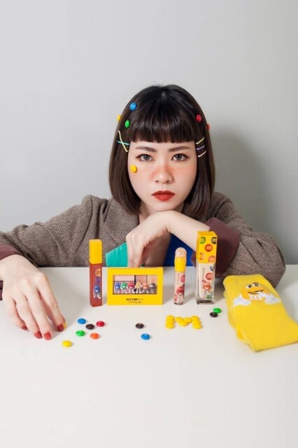 【阿麗化妝術】MAYBELLINE媚比琳 x M&Ms巧克力豆推出可愛爆棚聯名限量彩妝！