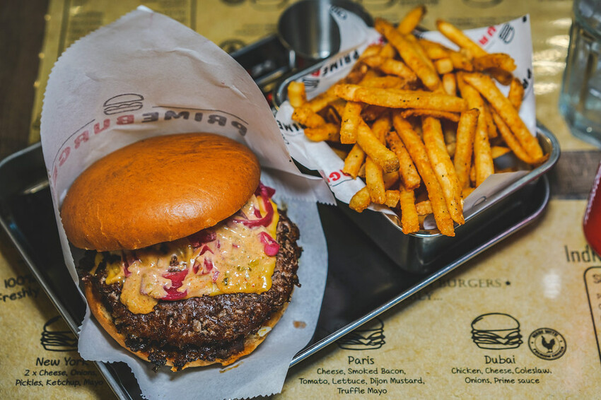 【泰國芭達雅美食】連續2年獲得 Phuket 普吉島最佳漢堡，漢堡命名很特別，口味深受在地人及外國人喜愛！