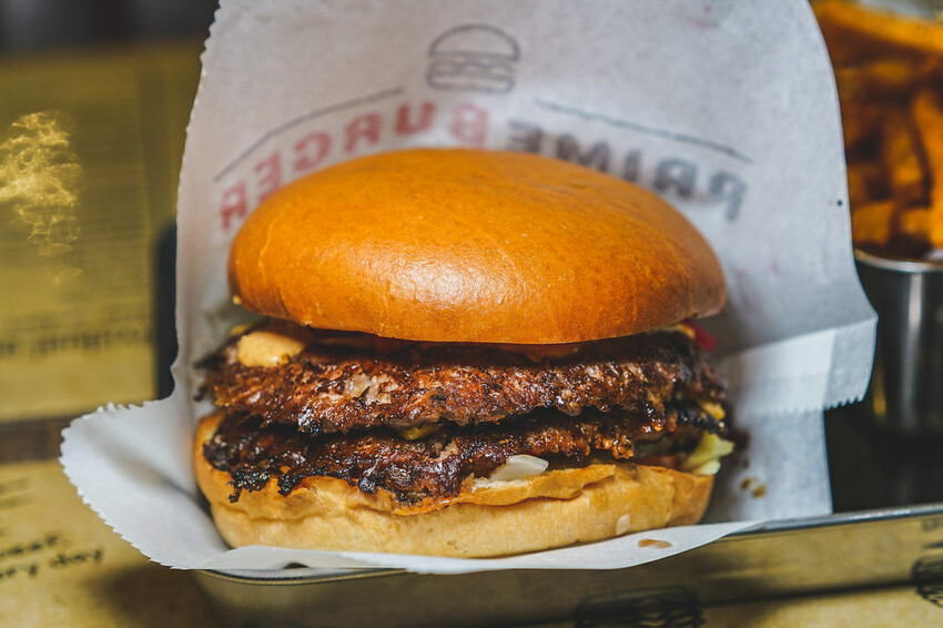 【泰國芭達雅美食】連續2年獲得 Phuket 普吉島最佳漢堡，漢堡命名很特別，口味深受在地人及外國人喜愛！