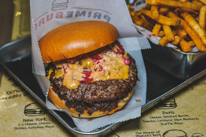 【泰國芭達雅美食】連續2年獲得 Phuket 普吉島最佳漢堡，漢堡命名很特別，口味深受在地人及外國人喜愛！