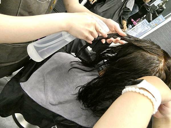 基隆平價染髮推薦/wor hair髮廊基隆店/新開幕髮廊踩點帶閨蜜去打造亮麗髮色及電棒造型/染髮+護髮+電棒+修剪