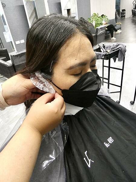 基隆平價染髮推薦/wor hair髮廊基隆店/新開幕髮廊踩點帶閨蜜去打造亮麗髮色及電棒造型/染髮+護髮+電棒+修剪