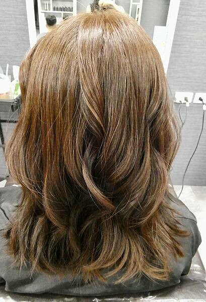 基隆平價染髮推薦/wor hair髮廊基隆店/新開幕髮廊踩點帶閨蜜去打造亮麗髮色及電棒造型/染髮+護髮+電棒+修剪