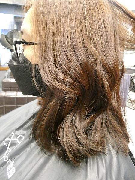 基隆平價染髮推薦/wor hair髮廊基隆店/新開幕髮廊踩點帶閨蜜去打造亮麗髮色及電棒造型/染髮+護髮+電棒+修剪