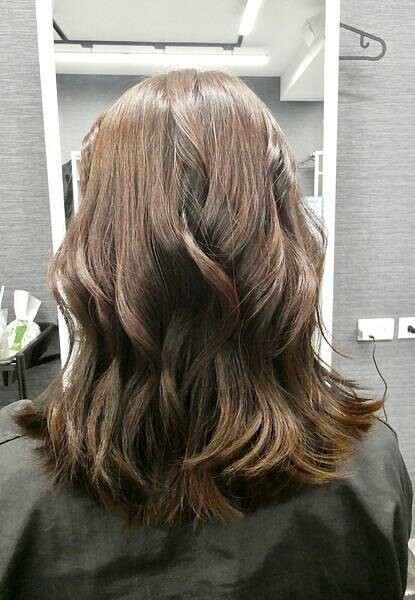 基隆平價染髮推薦/wor hair髮廊基隆店/新開幕髮廊踩點帶閨蜜去打造亮麗髮色及電棒造型/染髮+護髮+電棒+修剪