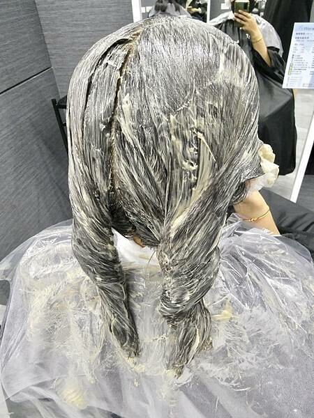 基隆平價染髮推薦/wor hair髮廊基隆店/新開幕髮廊踩點帶閨蜜去打造亮麗髮色及電棒造型/染髮+護髮+電棒+修剪