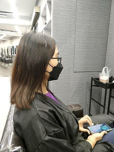 基隆平價染髮推薦/wor hair髮廊基隆店/新開幕髮廊踩點帶閨蜜去打造亮麗髮色及電棒造型/染髮+護髮+電棒+修剪