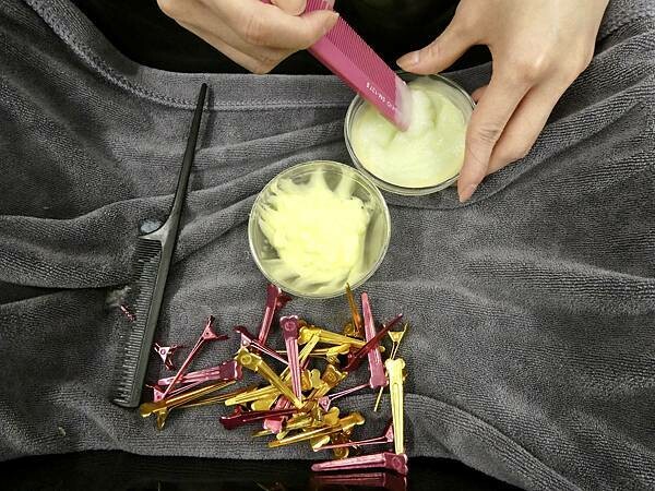 基隆平價染髮推薦/wor hair髮廊基隆店/新開幕髮廊踩點帶閨蜜去打造亮麗髮色及電棒造型/染髮+護髮+電棒+修剪