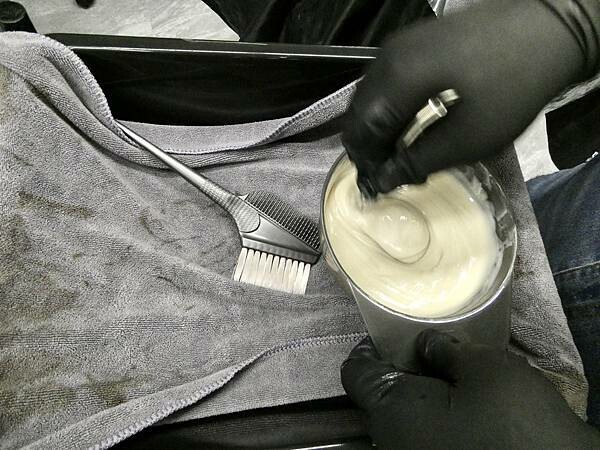 基隆平價染髮推薦/wor hair髮廊基隆店/新開幕髮廊踩點帶閨蜜去打造亮麗髮色及電棒造型/染髮+護髮+電棒+修剪