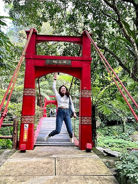 新北市烏來區景點推薦/新北烏來雲仙樂園一日遊/小型森林遊樂區/套票買起來經濟實惠、纜車、風味餐、射箭&漆