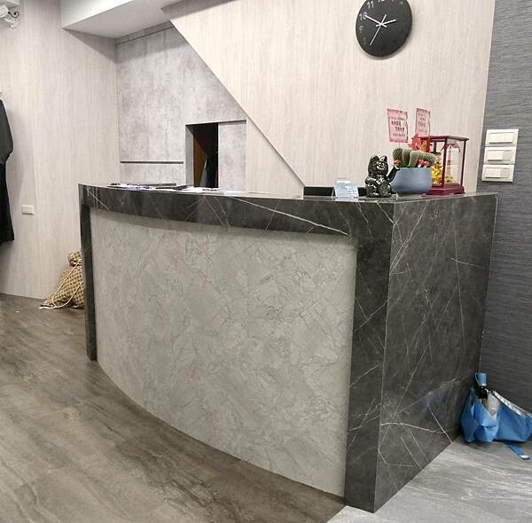 基隆平價染髮推薦/wor hair髮廊基隆店/新開幕髮廊踩點帶閨蜜去打造亮麗髮色及電棒造型/染髮+護髮+電棒+修剪