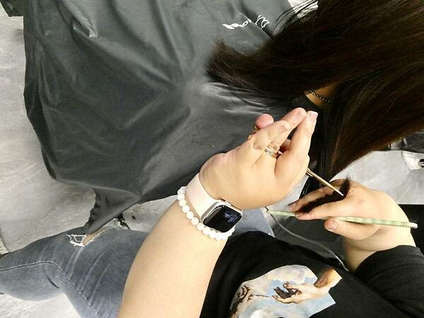 基隆平價染髮推薦/wor hair髮廊基隆店/新開幕髮廊踩點帶閨蜜去打造亮麗髮色及電棒造型/染髮+護髮+電棒+修剪