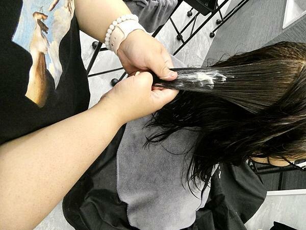 基隆平價染髮推薦/wor hair髮廊基隆店/新開幕髮廊踩點帶閨蜜去打造亮麗髮色及電棒造型/染髮+護髮+電棒+修剪