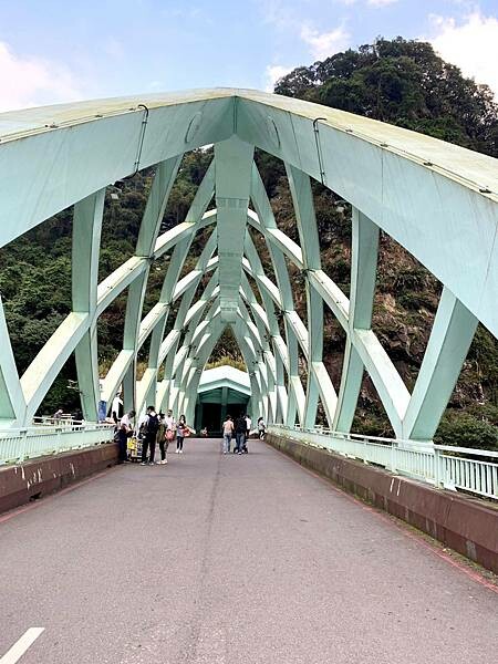 新北市烏來區景點推薦/新北烏來雲仙樂園一日遊/小型森林遊樂區/套票買起來經濟實惠、纜車、風味餐、射箭&漆