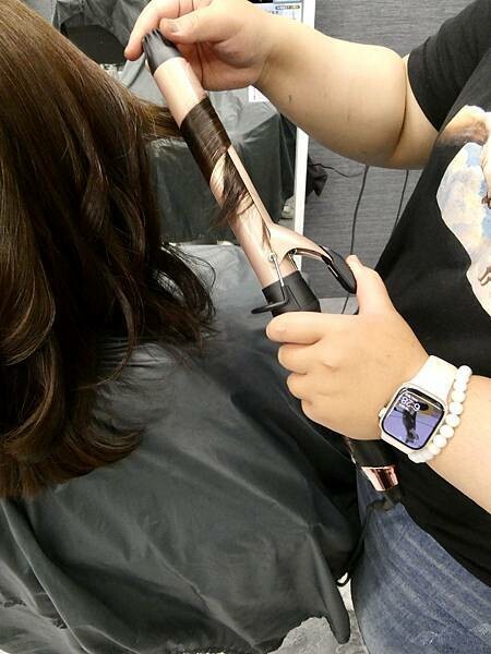 基隆平價染髮推薦/wor hair髮廊基隆店/新開幕髮廊踩點帶閨蜜去打造亮麗髮色及電棒造型/染髮+護髮+電棒+修剪
