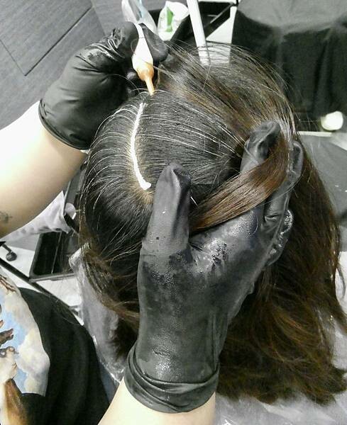 基隆平價染髮推薦/wor hair髮廊基隆店/新開幕髮廊踩點帶閨蜜去打造亮麗髮色及電棒造型/染髮+護髮+電棒+修剪