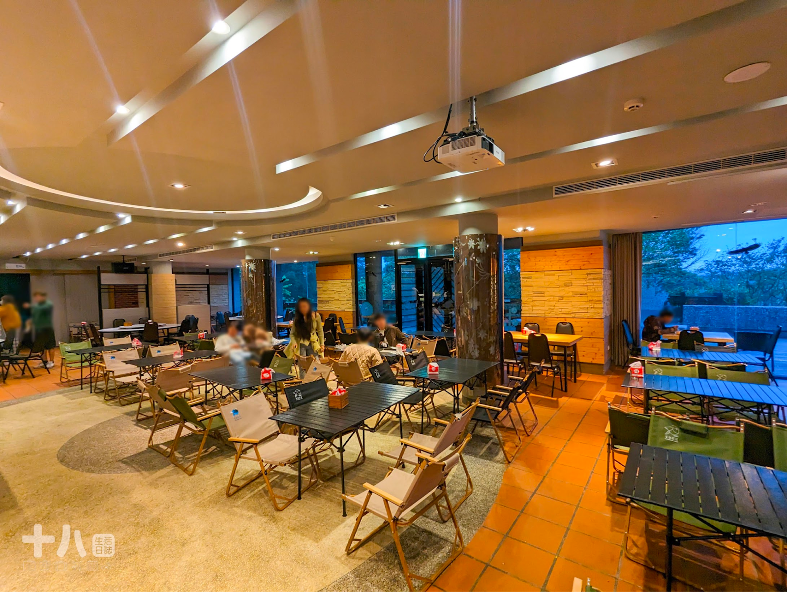 【台北旅遊】趣兒Chill:藍鵲菲菲|在陽明山上享受森活、遠眺台北夜景、體驗豪華露營一泊二食