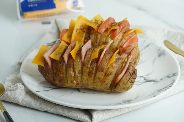 起司片料理推薦，用健康起司片做簡單馬鈴薯料理，美味營養滿分！這一道起司料理你一定學得會～