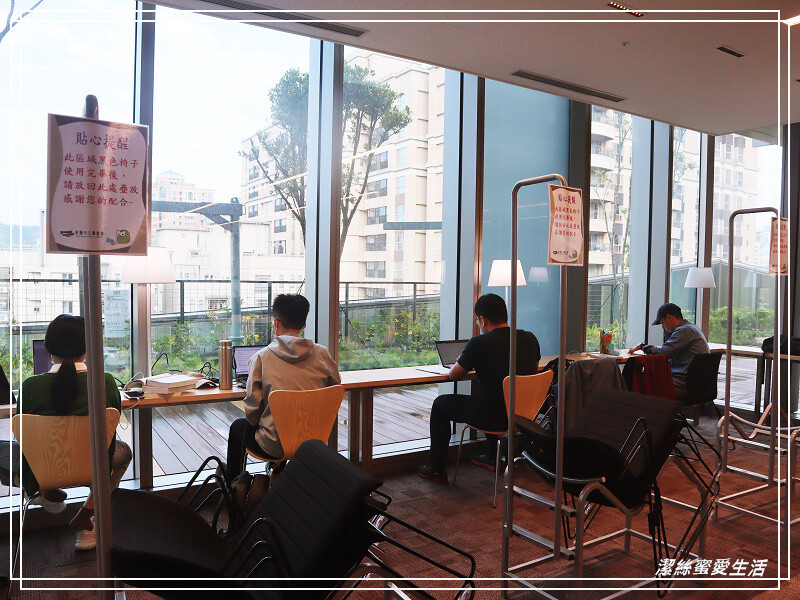 桃園市立圖書館新總館-不要只拍美照~資源豐富老少皆宜.全台最大最美綠建築多元化圖書館