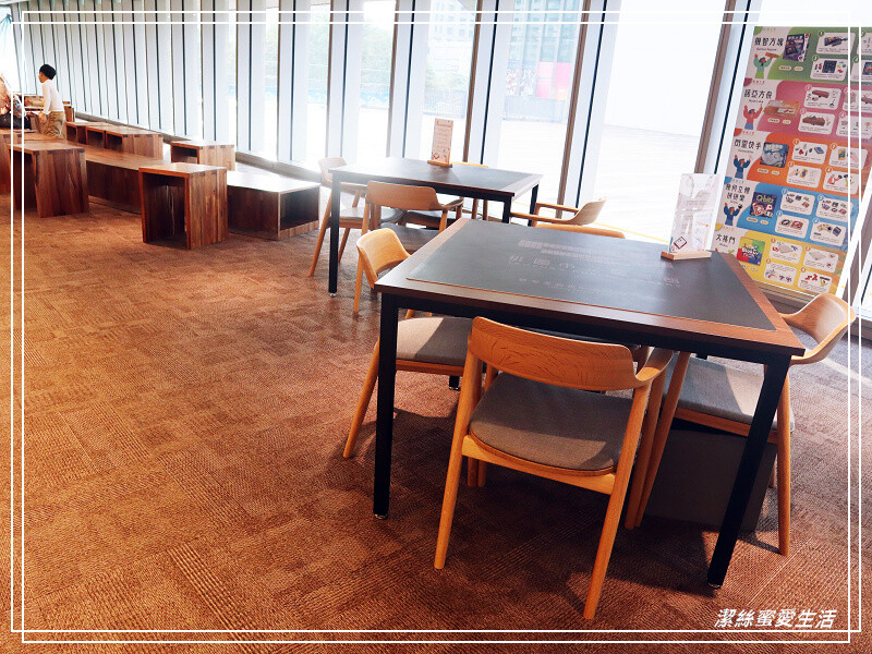 桃園市立圖書館新總館-不要只拍美照~資源豐富老少皆宜.全台最大最美綠建築多元化圖書館