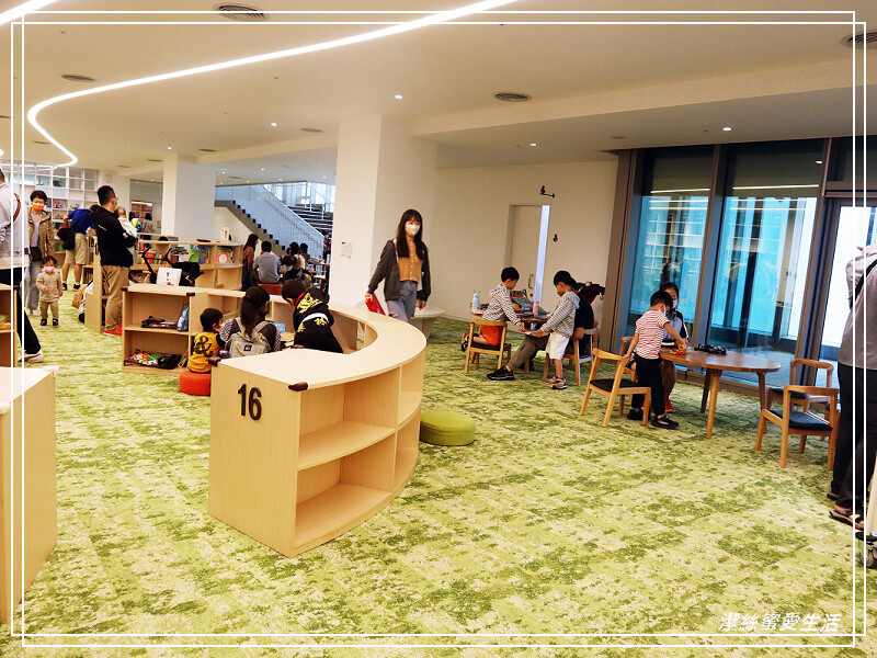 桃園市立圖書館新總館-不要只拍美照~資源豐富老少皆宜.全台最大最美綠建築多元化圖書館
