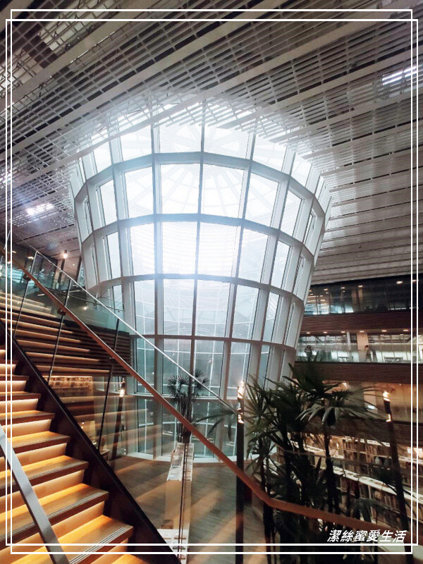 桃園市立圖書館新總館-不要只拍美照~資源豐富老少皆宜.全台最大最美綠建築多元化圖書館