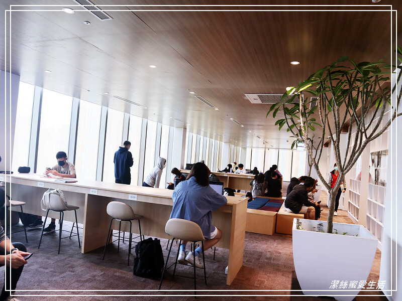 桃園市立圖書館新總館-不要只拍美照~資源豐富老少皆宜.全台最大最美綠建築多元化圖書館