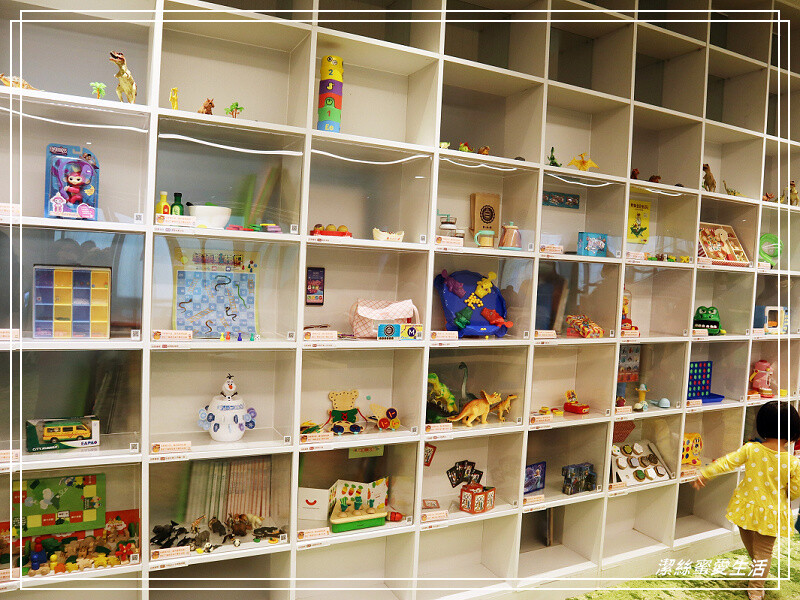 桃園市立圖書館新總館-不要只拍美照~資源豐富老少皆宜.全台最大最美綠建築多元化圖書館