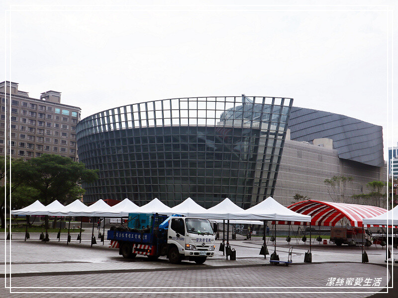 桃園市立圖書館新總館-不要只拍美照~資源豐富老少皆宜.全台最大最美綠建築多元化圖書館