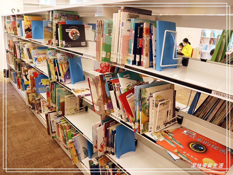 桃園市立圖書館新總館-不要只拍美照~資源豐富老少皆宜.全台最大最美綠建築多元化圖書館