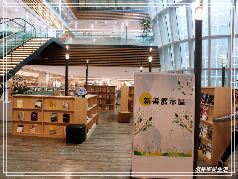 桃園市立圖書館新總館-不要只拍美照~資源豐富老少皆宜.全台最大最美綠建築多元化圖書館