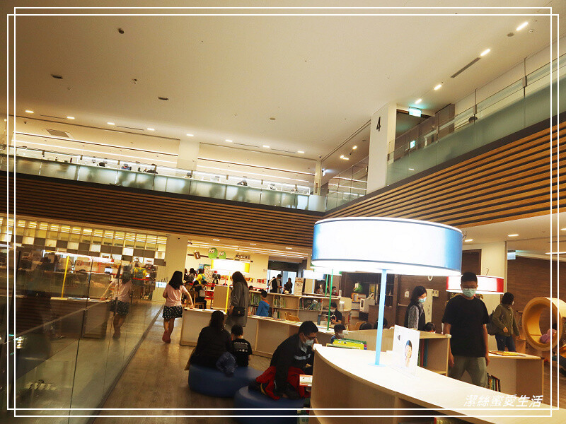 桃園市立圖書館新總館-不要只拍美照~資源豐富老少皆宜.全台最大最美綠建築多元化圖書館