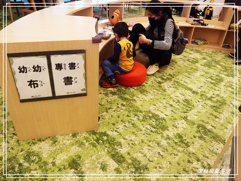 桃園市立圖書館新總館-不要只拍美照~資源豐富老少皆宜.全台最大最美綠建築多元化圖書館