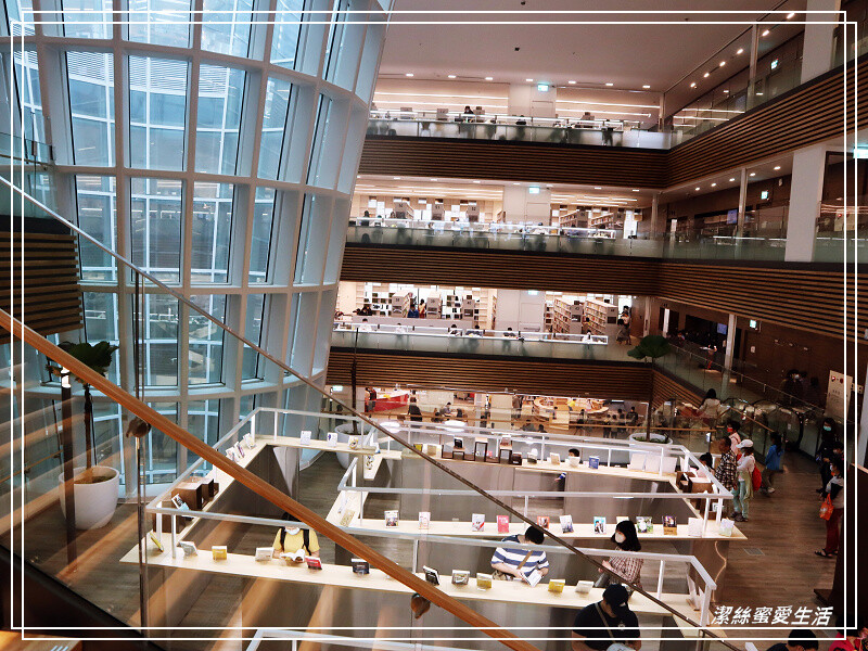 桃園市立圖書館新總館-不要只拍美照~資源豐富老少皆宜.全台最大最美綠建築多元化圖書館