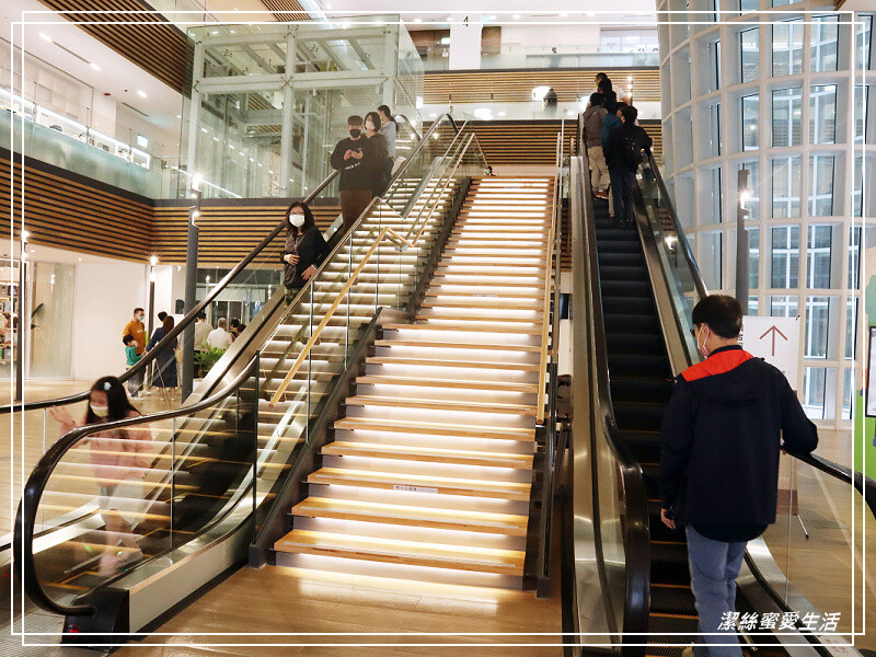 桃園市立圖書館新總館-不要只拍美照~資源豐富老少皆宜.全台最大最美綠建築多元化圖書館