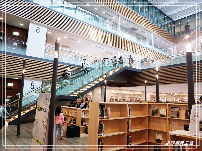 桃園市立圖書館新總館-不要只拍美照~資源豐富老少皆宜.全台最大最美綠建築多元化圖書館