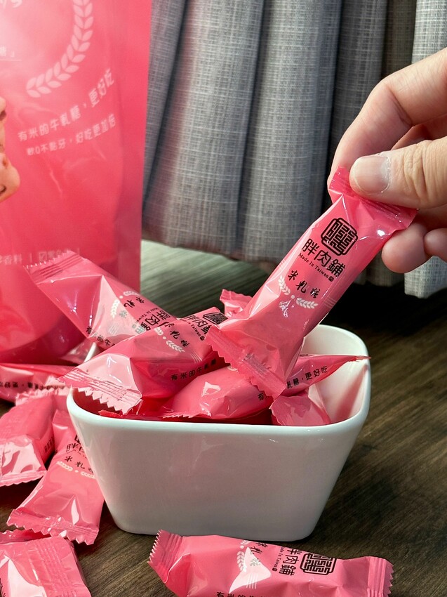 肉鬆控必吃！胖肉鋪肉鬆餅｜綿密細緻內餡｜胖肉鋪米軋糖｜滿滿麥香柔軟不黏牙｜鹹口榖神燕麥脆片｜3款辦公室熱銷團購美食推薦！ - 萍姐愛分享